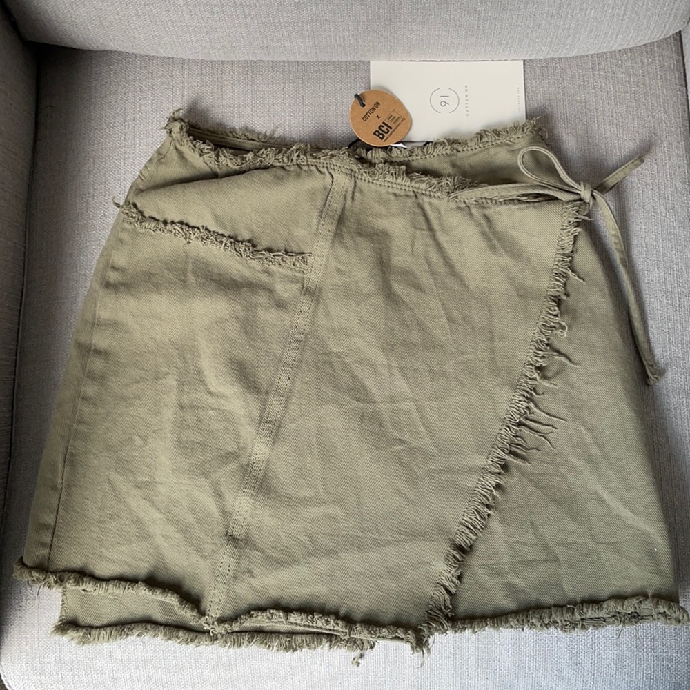 NEW WITH TAGS Olive Green skirt -Perfect for fall!